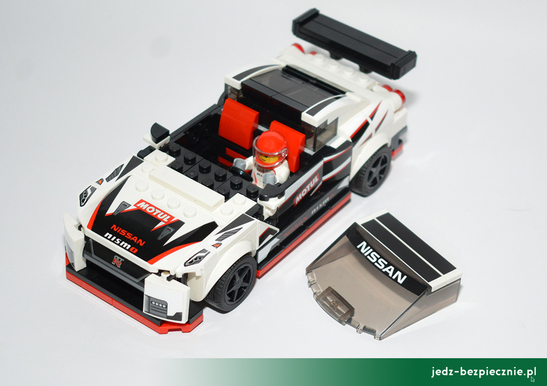 ŚWIAT WOKÓŁ KIEROWNICY - Nissan GT-R NISMO z klocków LEGO - Złożony model i zdjęta szyba z dachem